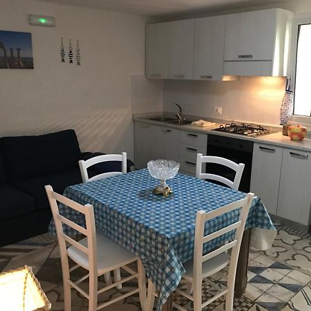 Villa Ceni - Appartamenti Con Camere, Cucina, Wc E Terrazza Sul Mare In Villa Con Piscina, Giardino E Parcheggio Маринелла Экстерьер фото