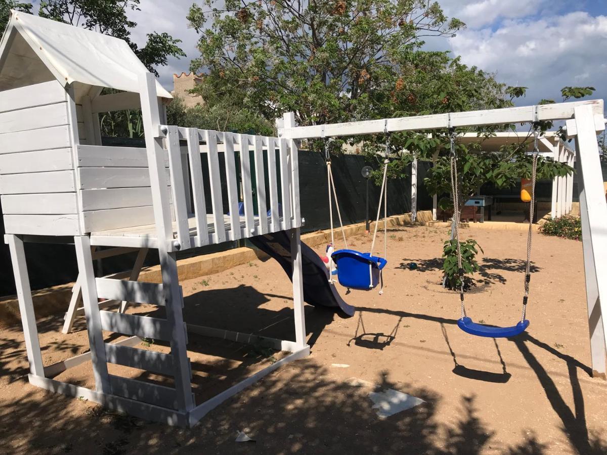 Villa Ceni - Appartamenti Con Camere, Cucina, Wc E Terrazza Sul Mare In Villa Con Piscina, Giardino E Parcheggio Маринелла Экстерьер фото