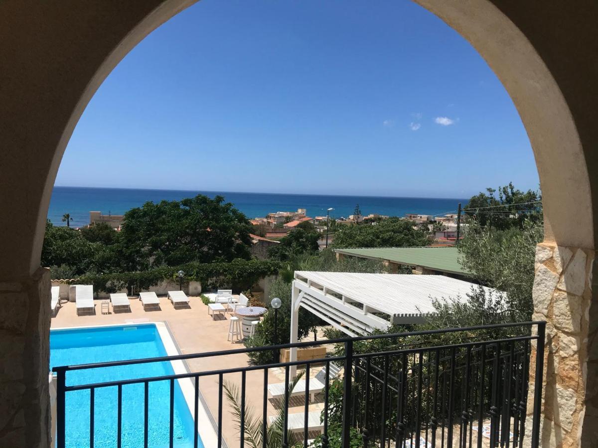 Villa Ceni - Appartamenti Con Camere, Cucina, Wc E Terrazza Sul Mare In Villa Con Piscina, Giardino E Parcheggio Маринелла Экстерьер фото