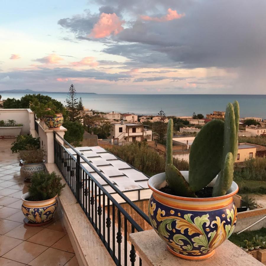 Villa Ceni - Appartamenti Con Camere, Cucina, Wc E Terrazza Sul Mare In Villa Con Piscina, Giardino E Parcheggio Маринелла Экстерьер фото