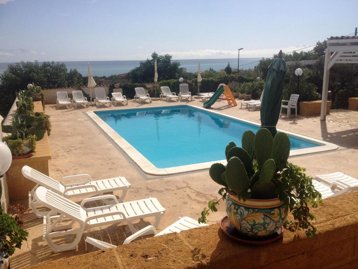 Villa Ceni - Appartamenti Con Camere, Cucina, Wc E Terrazza Sul Mare In Villa Con Piscina, Giardino E Parcheggio Маринелла Экстерьер фото