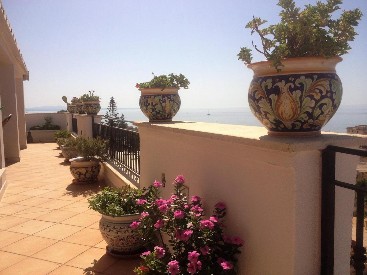 Villa Ceni - Appartamenti Con Camere, Cucina, Wc E Terrazza Sul Mare In Villa Con Piscina, Giardino E Parcheggio Маринелла Экстерьер фото