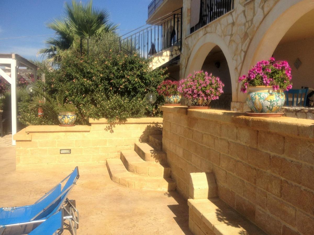 Villa Ceni - Appartamenti Con Camere, Cucina, Wc E Terrazza Sul Mare In Villa Con Piscina, Giardino E Parcheggio Маринелла Экстерьер фото