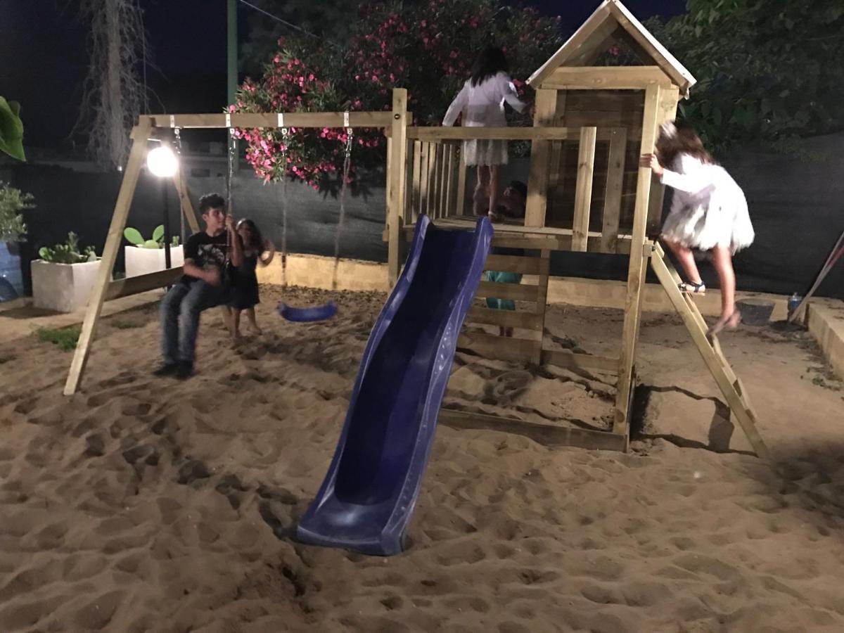Villa Ceni - Appartamenti Con Camere, Cucina, Wc E Terrazza Sul Mare In Villa Con Piscina, Giardino E Parcheggio Маринелла Экстерьер фото