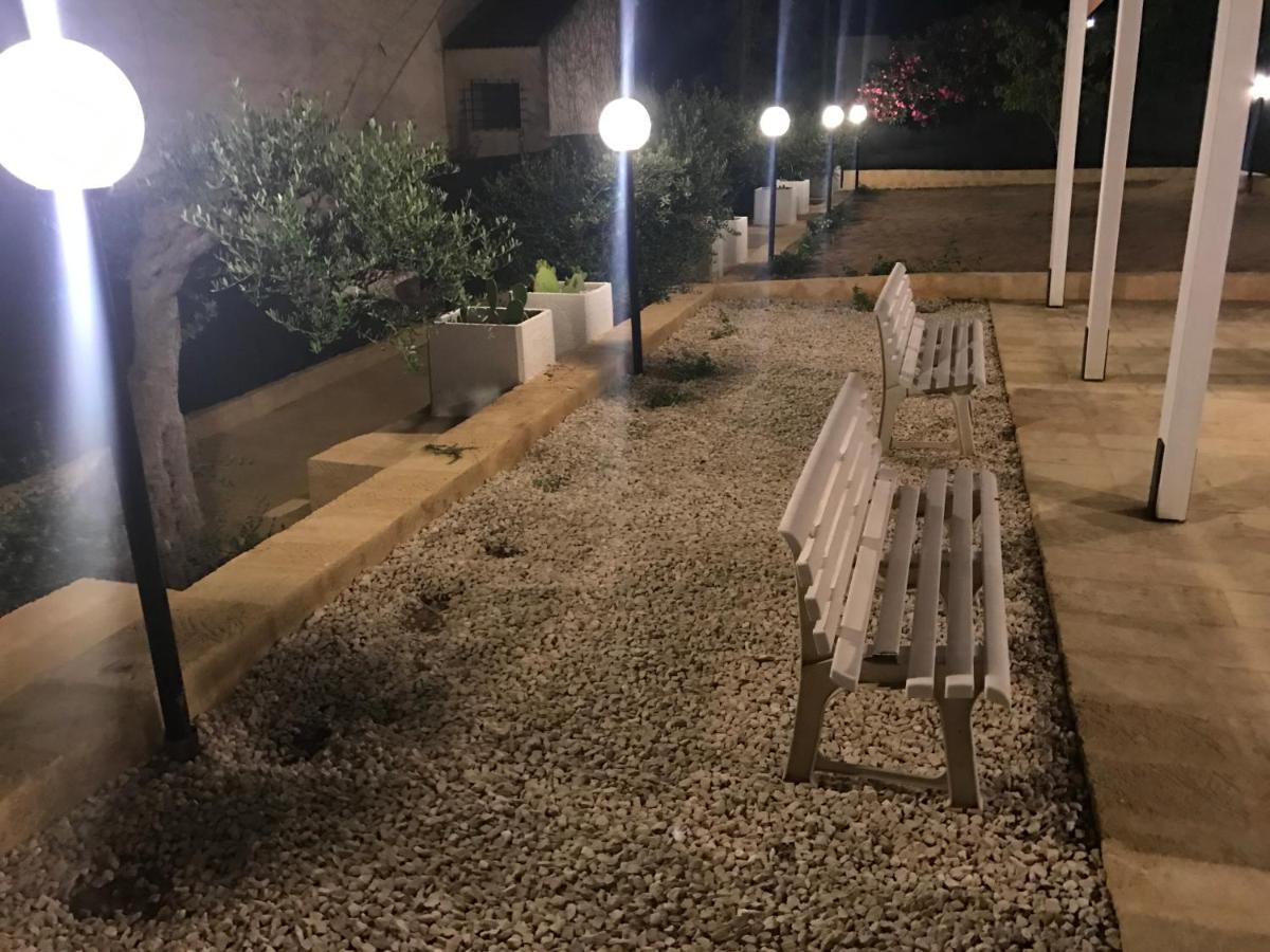 Villa Ceni - Appartamenti Con Camere, Cucina, Wc E Terrazza Sul Mare In Villa Con Piscina, Giardino E Parcheggio Маринелла Экстерьер фото