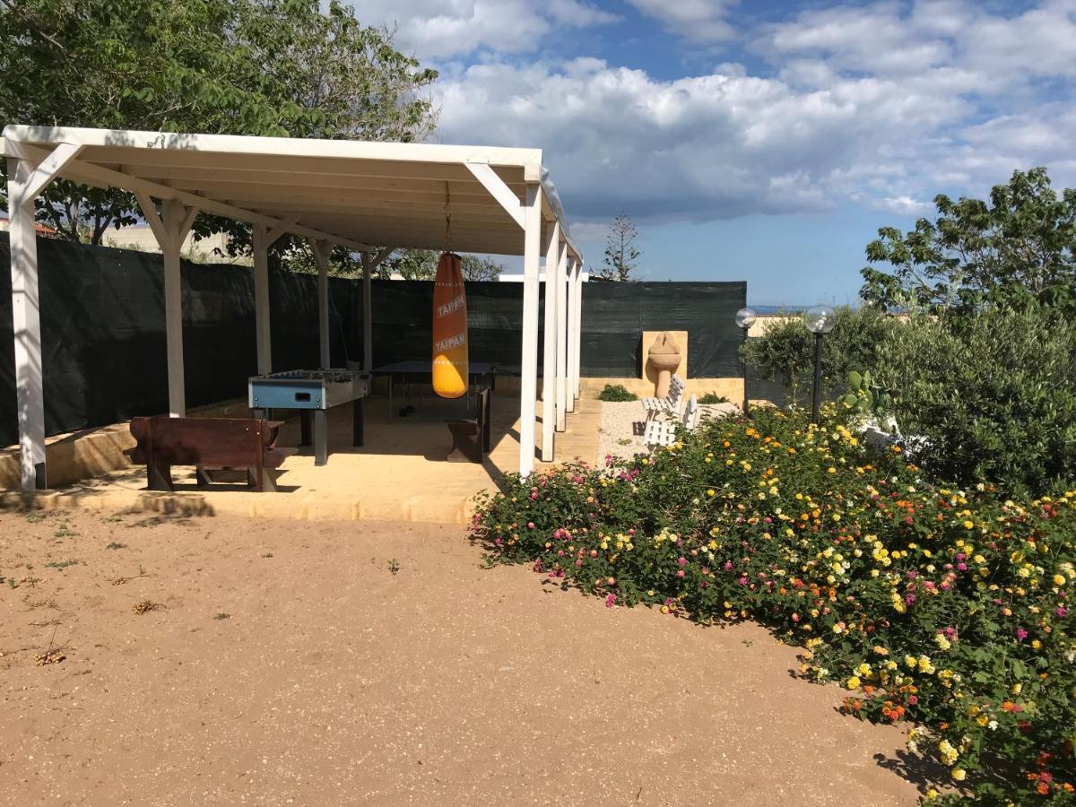Villa Ceni - Appartamenti Con Camere, Cucina, Wc E Terrazza Sul Mare In Villa Con Piscina, Giardino E Parcheggio Маринелла Экстерьер фото