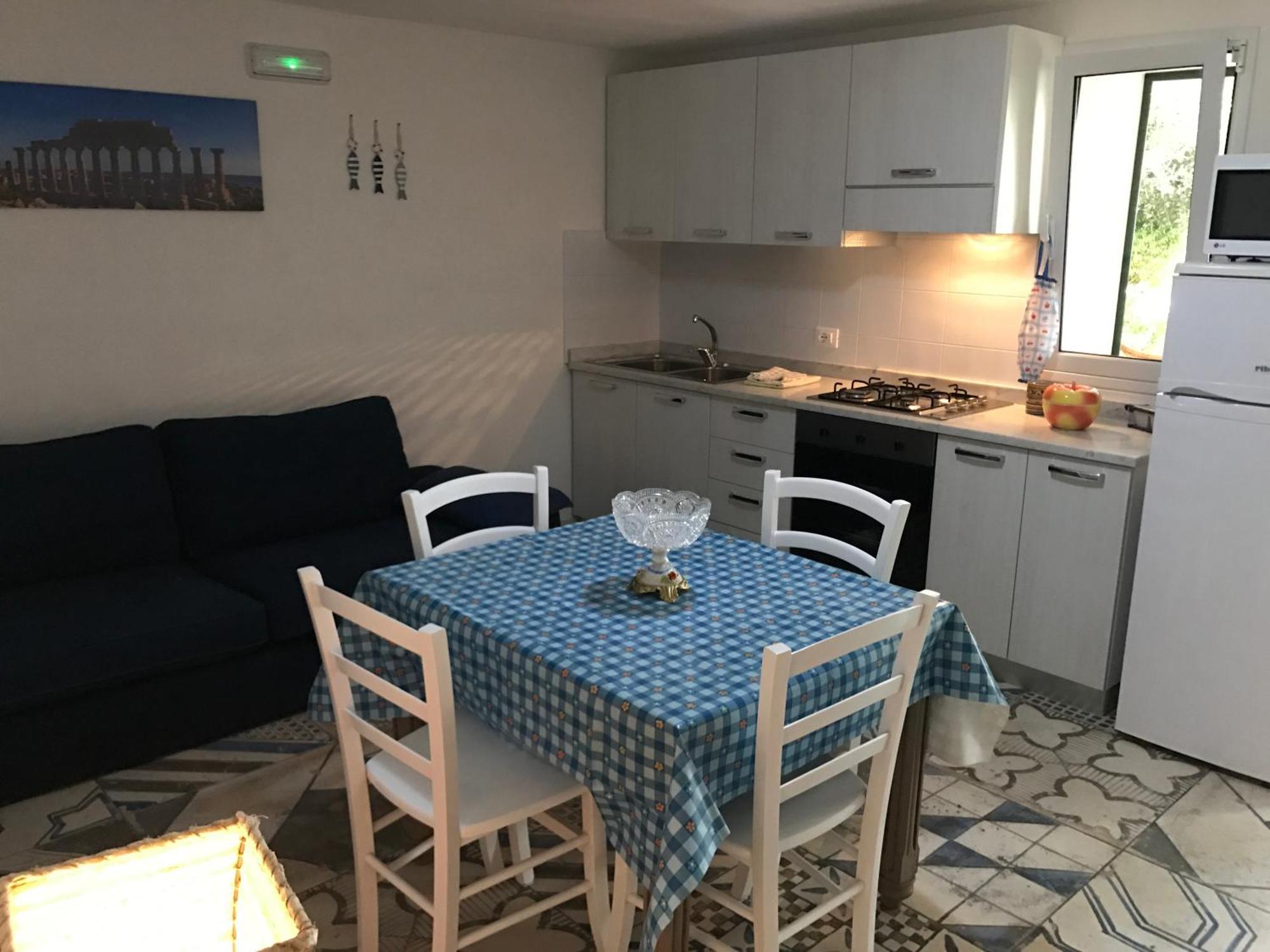 Villa Ceni - Appartamenti Con Camere, Cucina, Wc E Terrazza Sul Mare In Villa Con Piscina, Giardino E Parcheggio Маринелла Экстерьер фото
