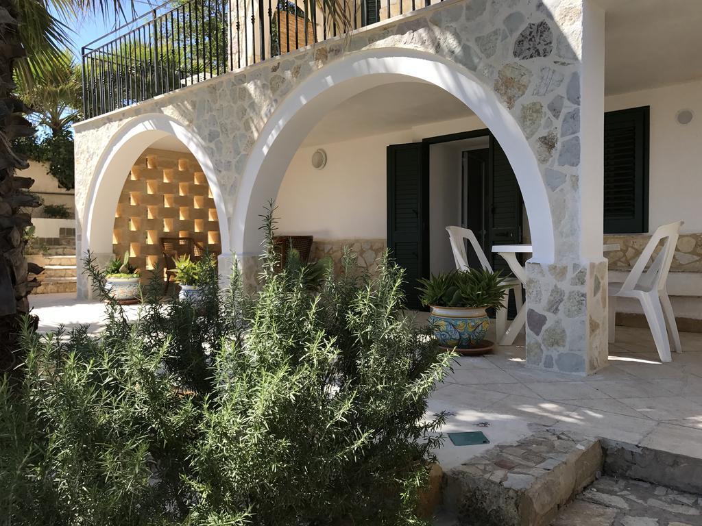 Villa Ceni - Appartamenti Con Camere, Cucina, Wc E Terrazza Sul Mare In Villa Con Piscina, Giardino E Parcheggio Маринелла Экстерьер фото