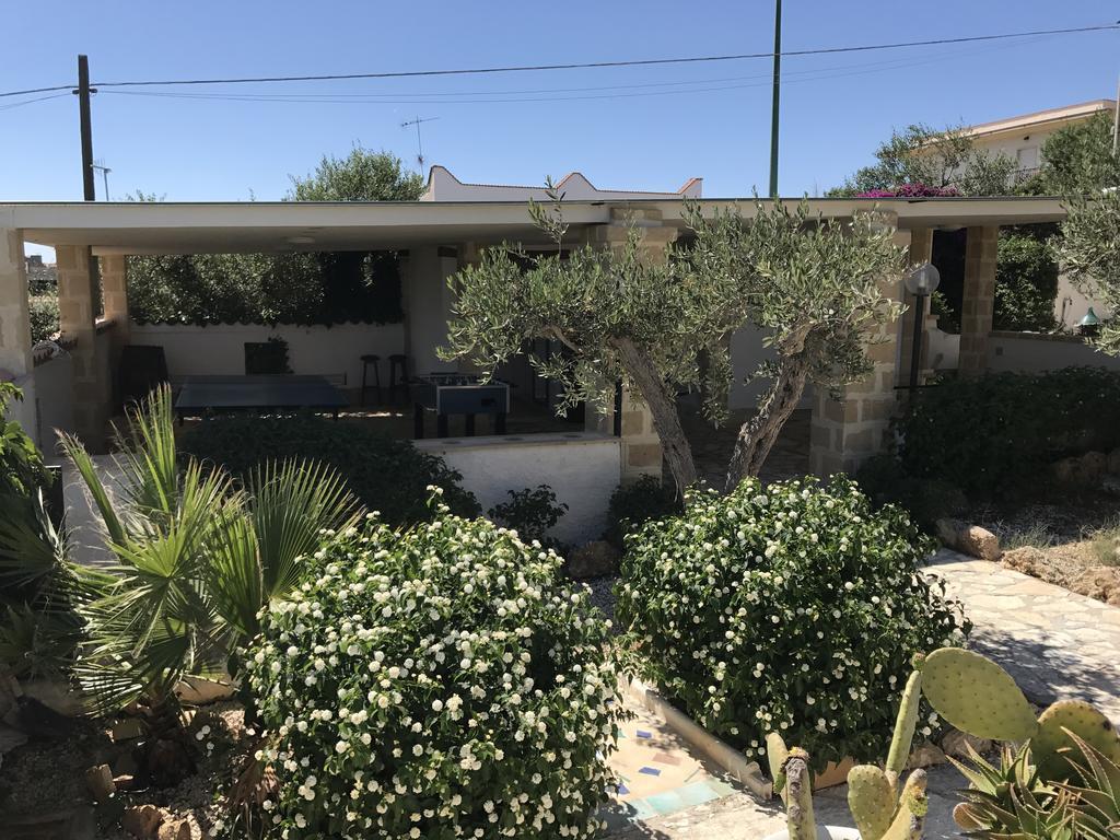 Villa Ceni - Appartamenti Con Camere, Cucina, Wc E Terrazza Sul Mare In Villa Con Piscina, Giardino E Parcheggio Маринелла Экстерьер фото