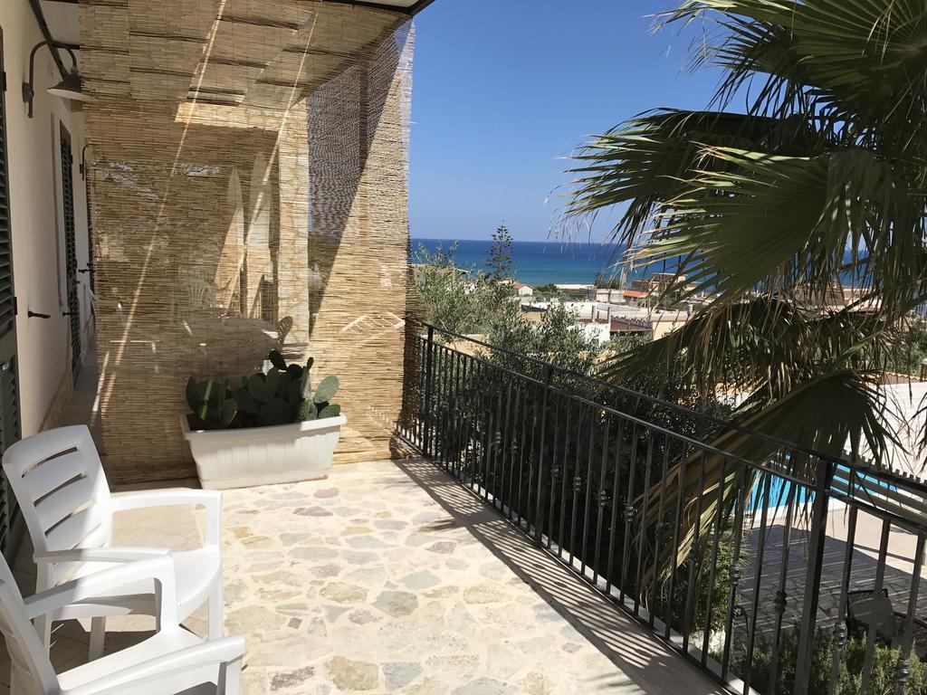 Villa Ceni - Appartamenti Con Camere, Cucina, Wc E Terrazza Sul Mare In Villa Con Piscina, Giardino E Parcheggio Маринелла Экстерьер фото