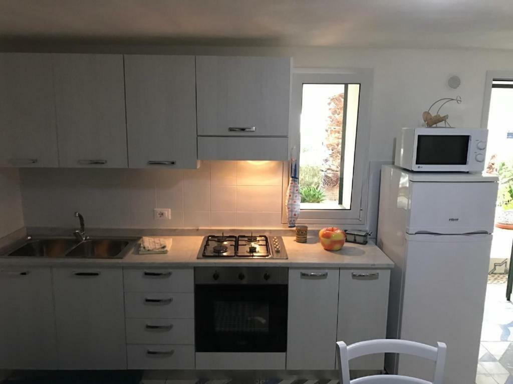 Villa Ceni - Appartamenti Con Camere, Cucina, Wc E Terrazza Sul Mare In Villa Con Piscina, Giardino E Parcheggio Маринелла Экстерьер фото