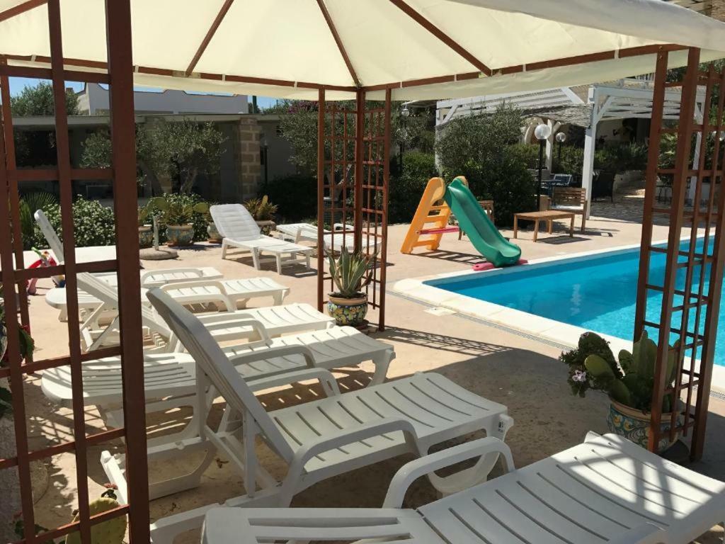 Villa Ceni - Appartamenti Con Camere, Cucina, Wc E Terrazza Sul Mare In Villa Con Piscina, Giardino E Parcheggio Маринелла Экстерьер фото