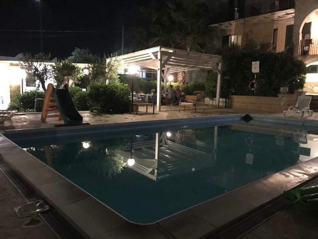 Villa Ceni - Appartamenti Con Camere, Cucina, Wc E Terrazza Sul Mare In Villa Con Piscina, Giardino E Parcheggio Маринелла Экстерьер фото