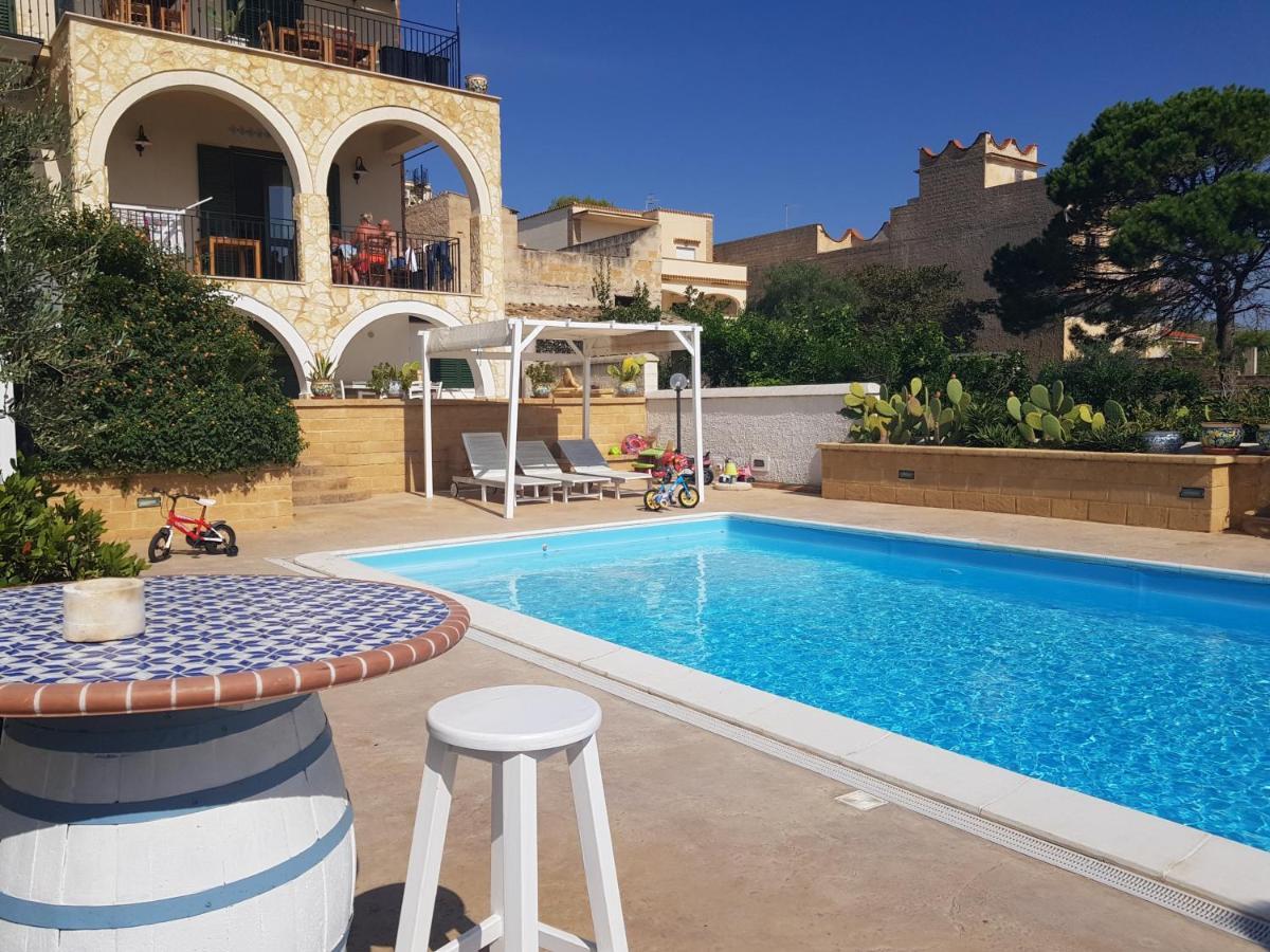Villa Ceni - Appartamenti Con Camere, Cucina, Wc E Terrazza Sul Mare In Villa Con Piscina, Giardino E Parcheggio Маринелла Экстерьер фото