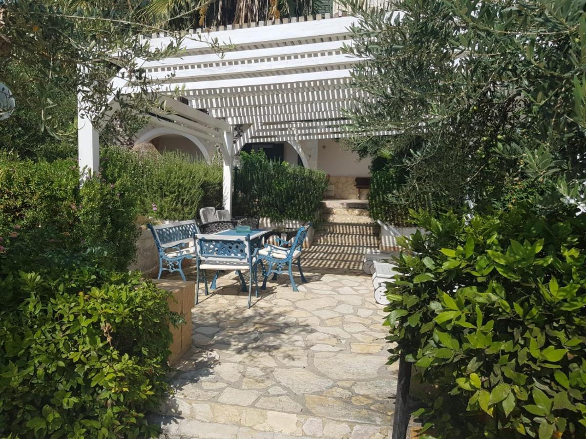 Villa Ceni - Appartamenti Con Camere, Cucina, Wc E Terrazza Sul Mare In Villa Con Piscina, Giardino E Parcheggio Маринелла Экстерьер фото