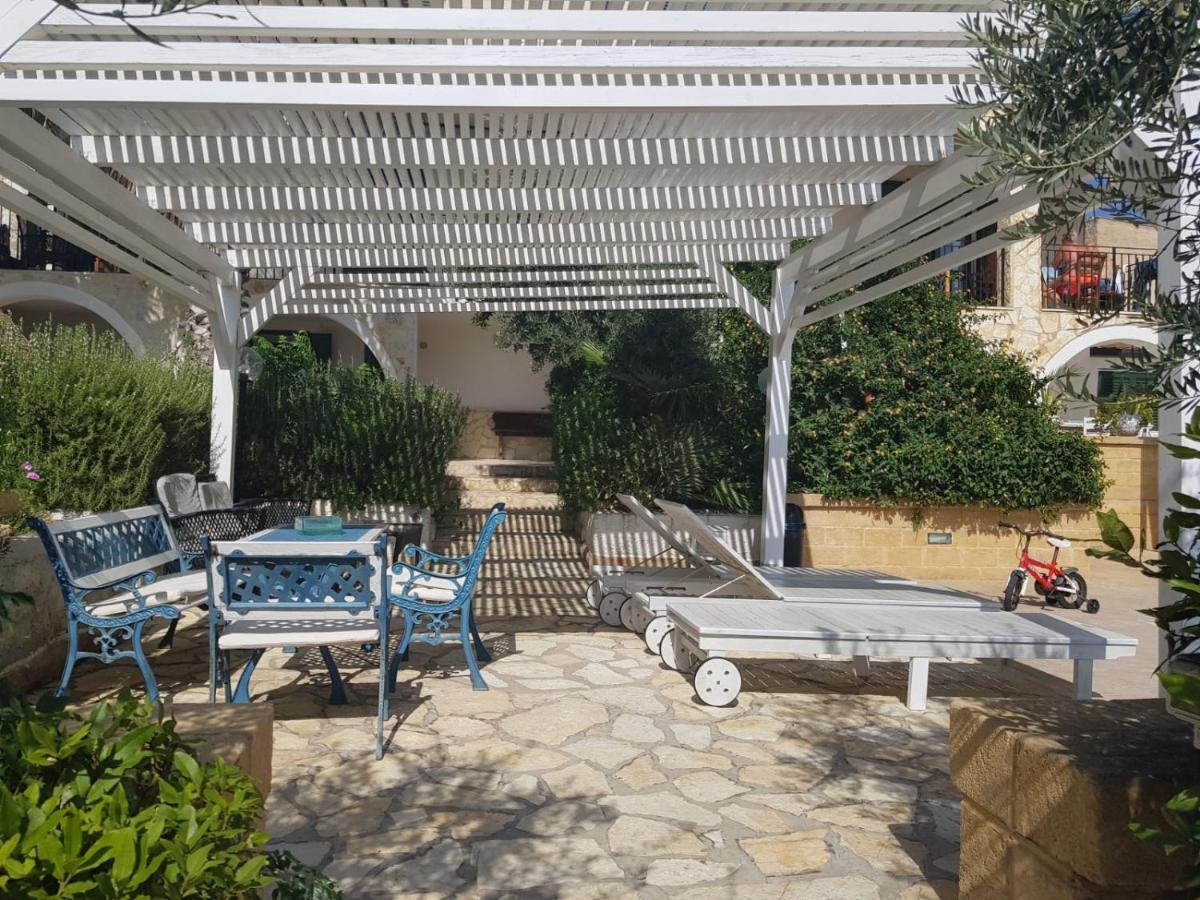 Villa Ceni - Appartamenti Con Camere, Cucina, Wc E Terrazza Sul Mare In Villa Con Piscina, Giardino E Parcheggio Маринелла Экстерьер фото