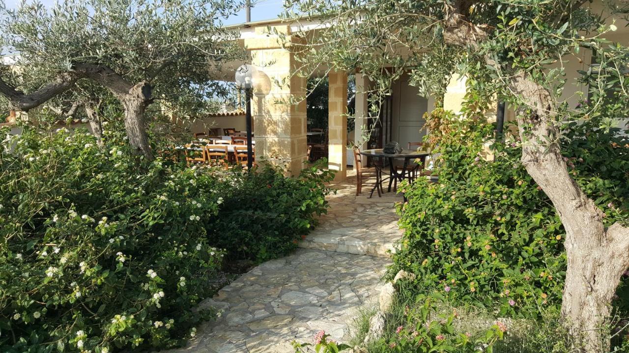 Villa Ceni - Appartamenti Con Camere, Cucina, Wc E Terrazza Sul Mare In Villa Con Piscina, Giardino E Parcheggio Маринелла Экстерьер фото